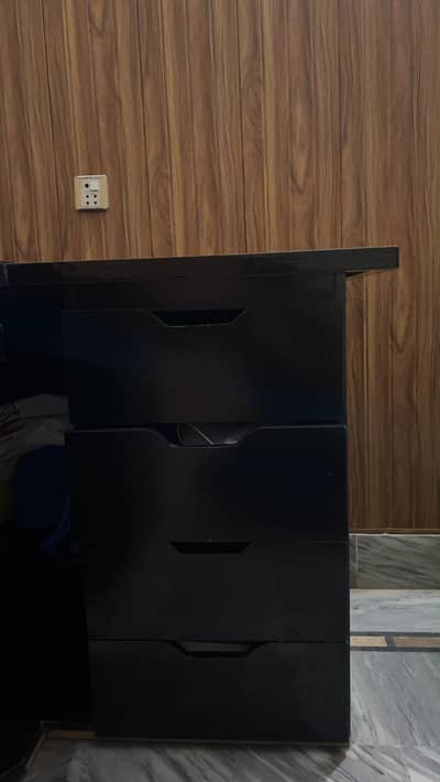 Black L-Shape PC Computer Table / Office Desk – Spacious & Sturdy