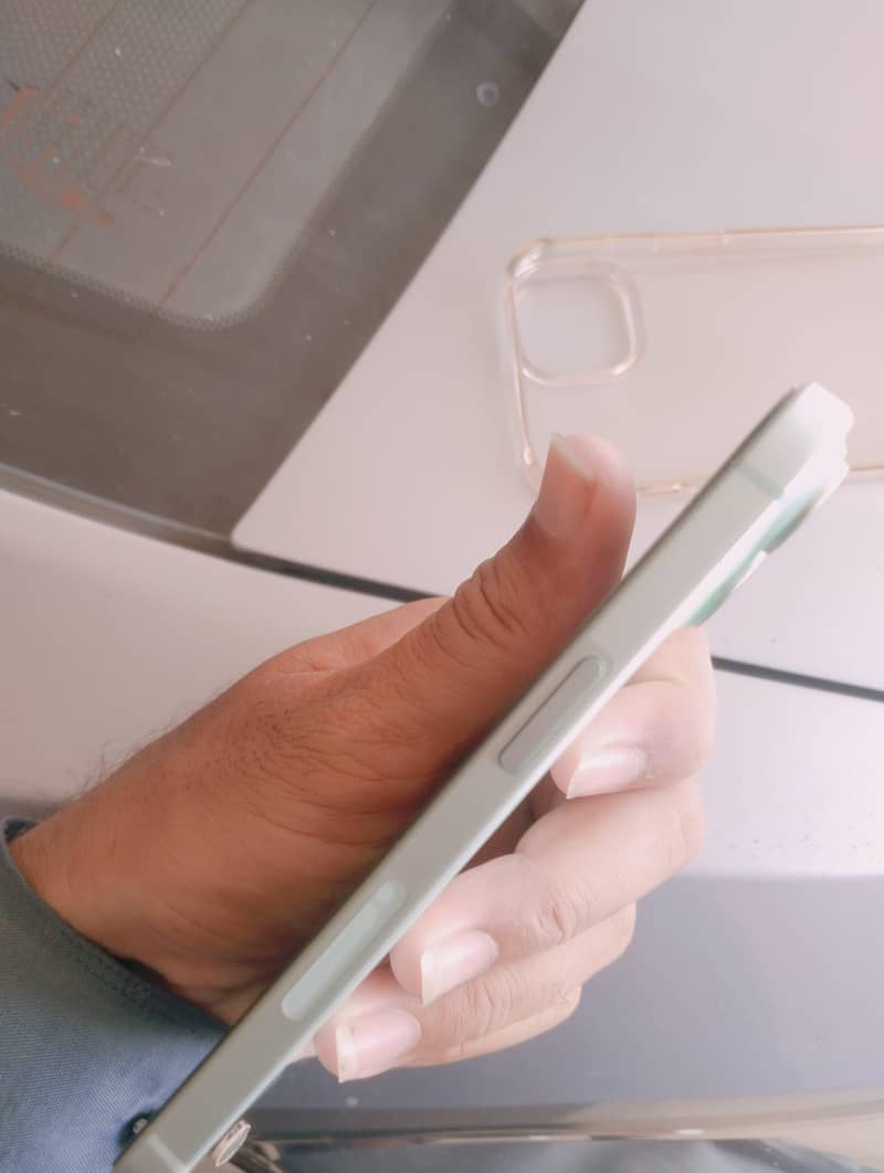 Apple iPhone 15 plus 4