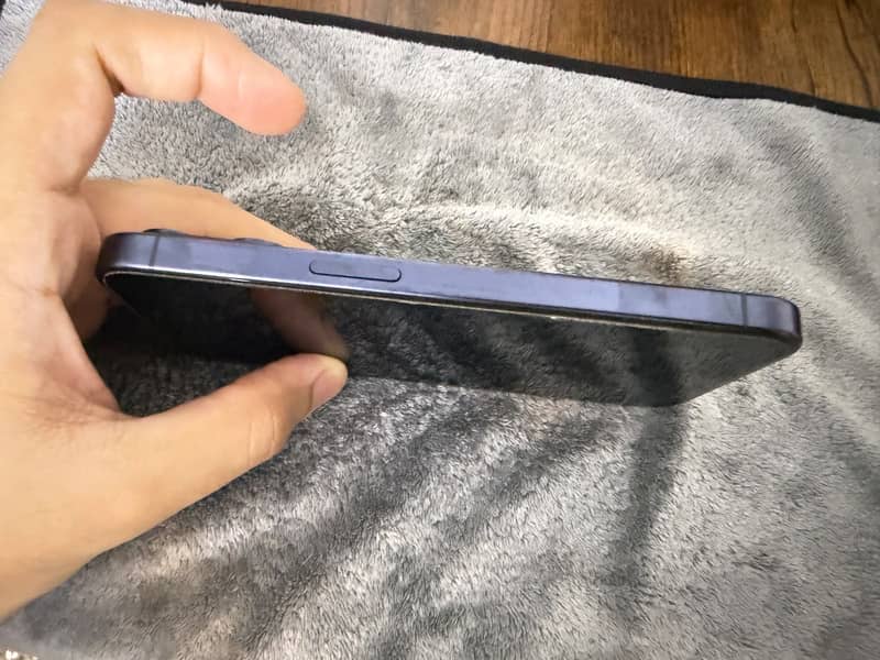 Apple iPhone 15 Pro 6