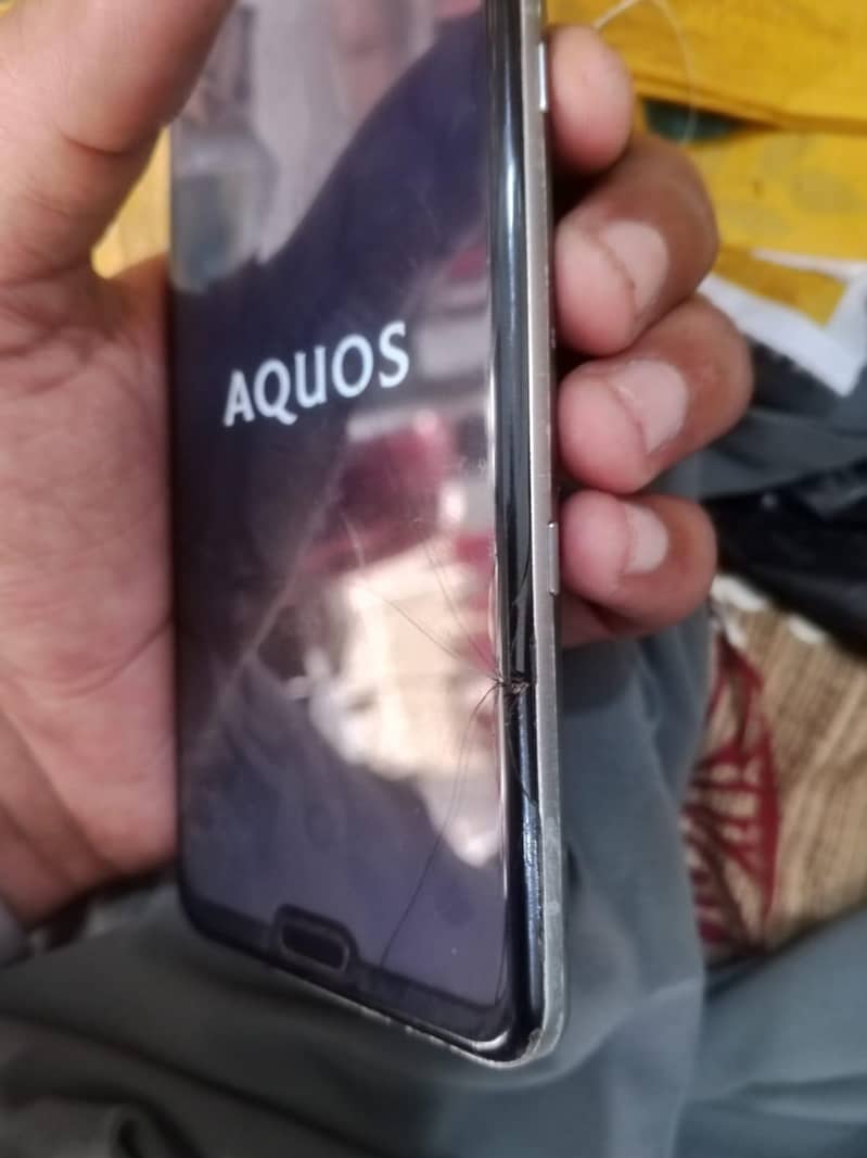 Sharp Aquos R3 3