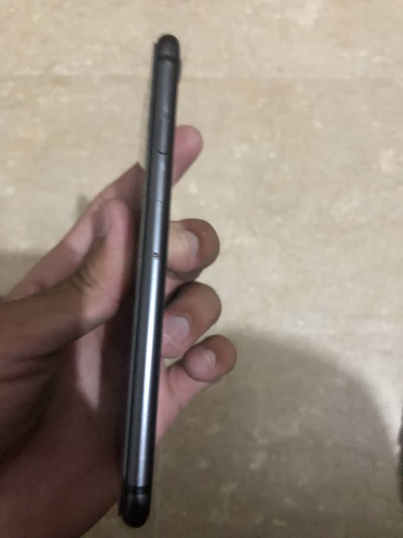 Apple iPhone 8 3
