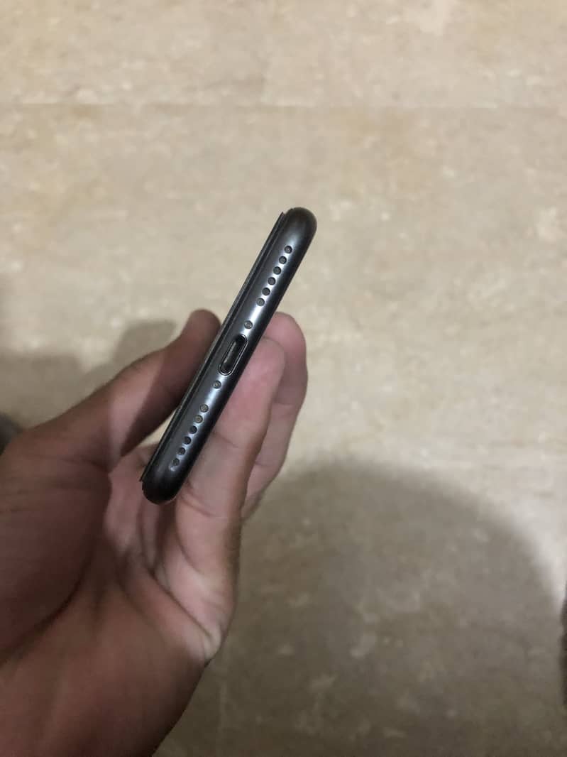 Apple iPhone 8 4