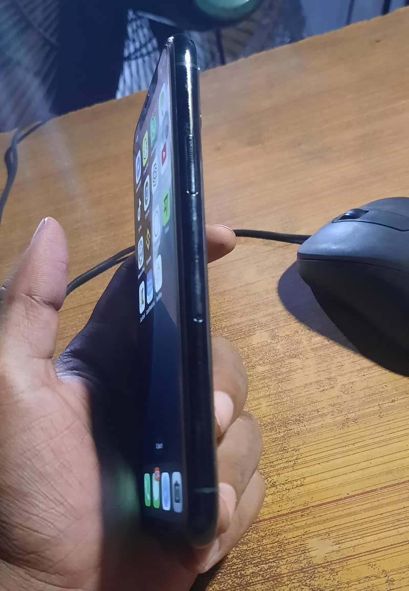 Apple iPhone 11 Pro 1