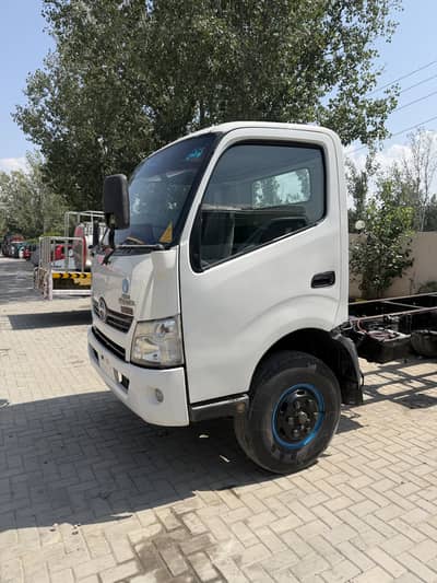 Hino Dutro 300