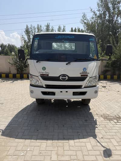 Hino Dutro 300