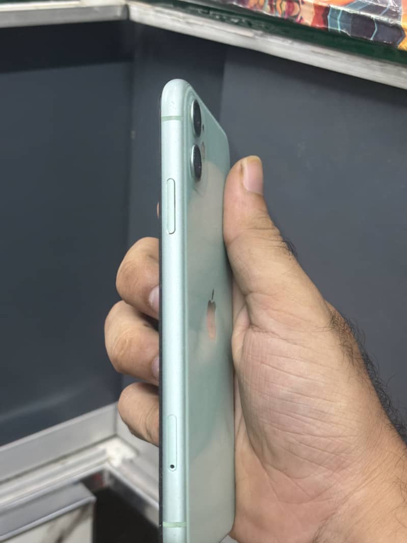 Apple iPhone 11 0