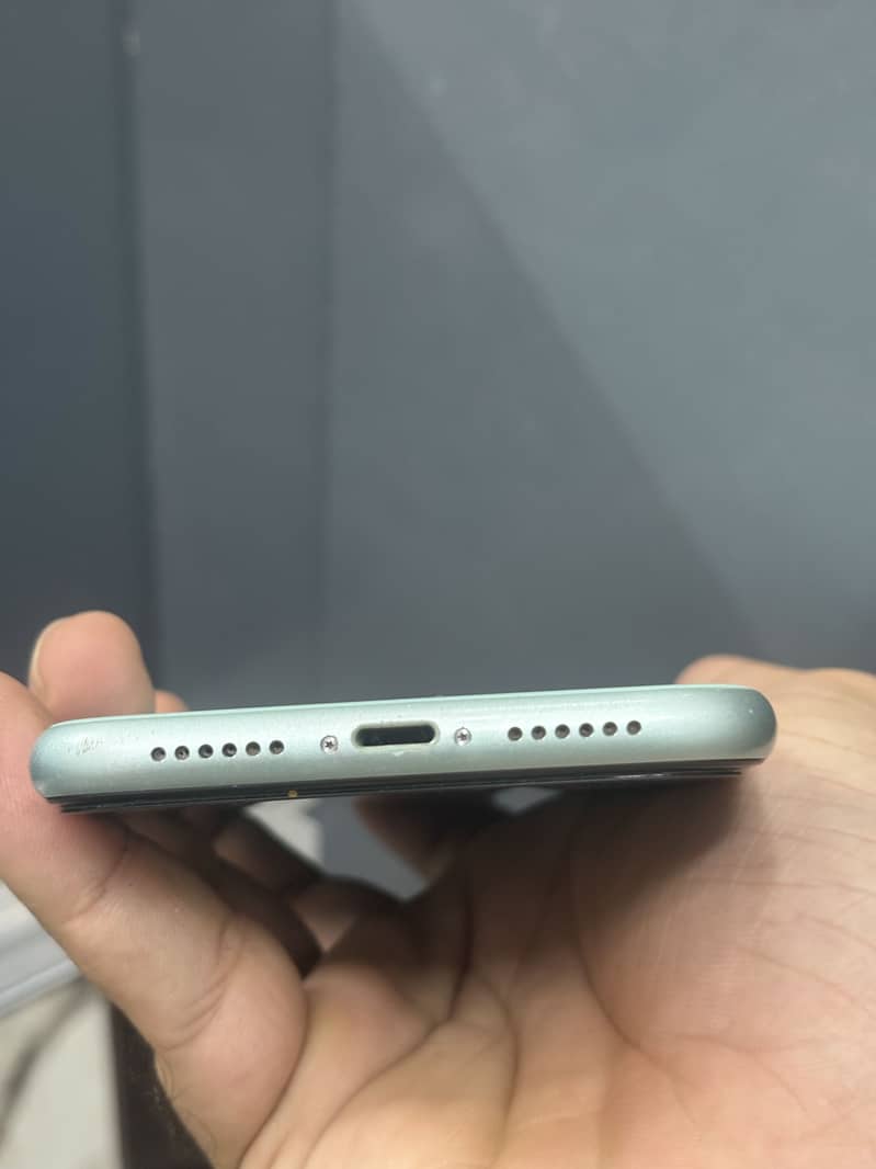 Apple iPhone 11 3