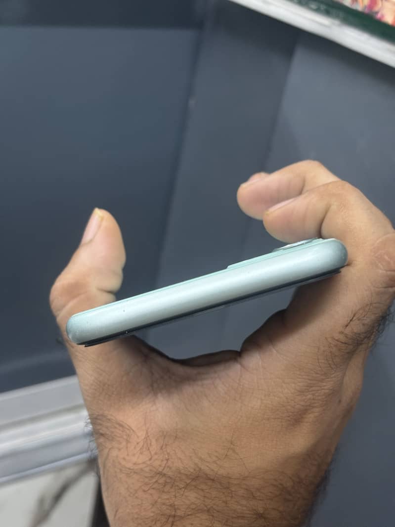Apple iPhone 11 4