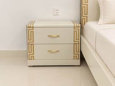 Elegant double bed Size Bedroom Set – Excellent Condition