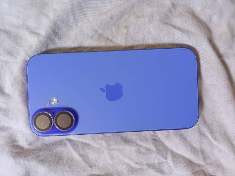 Apple iPhone 16 3