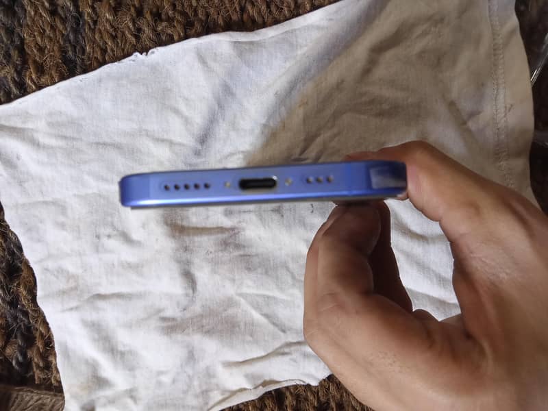 Apple iPhone 16 5