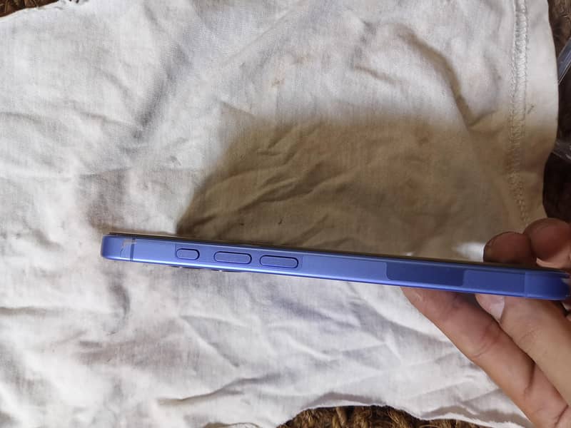 Apple iPhone 16 6