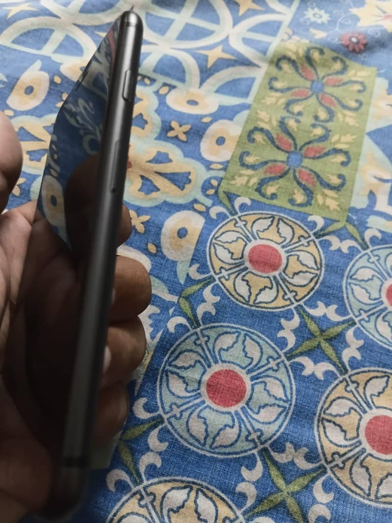 Apple iPhone 8 3