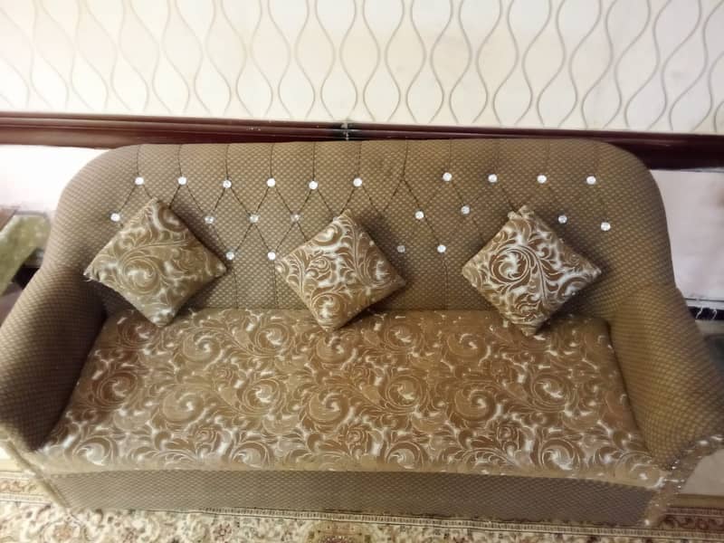 SOFA SET + DEWAN + CHAIRS + Mini Round Table 0