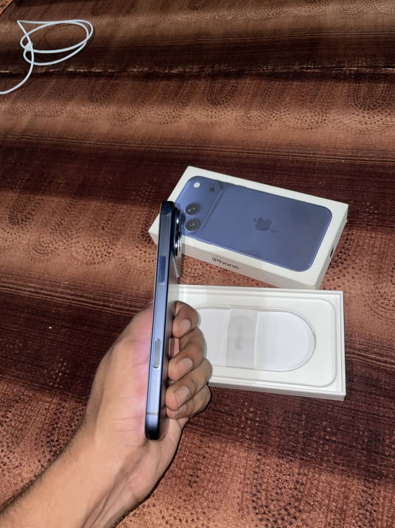 Apple iPhone 17 Pro Max 1
