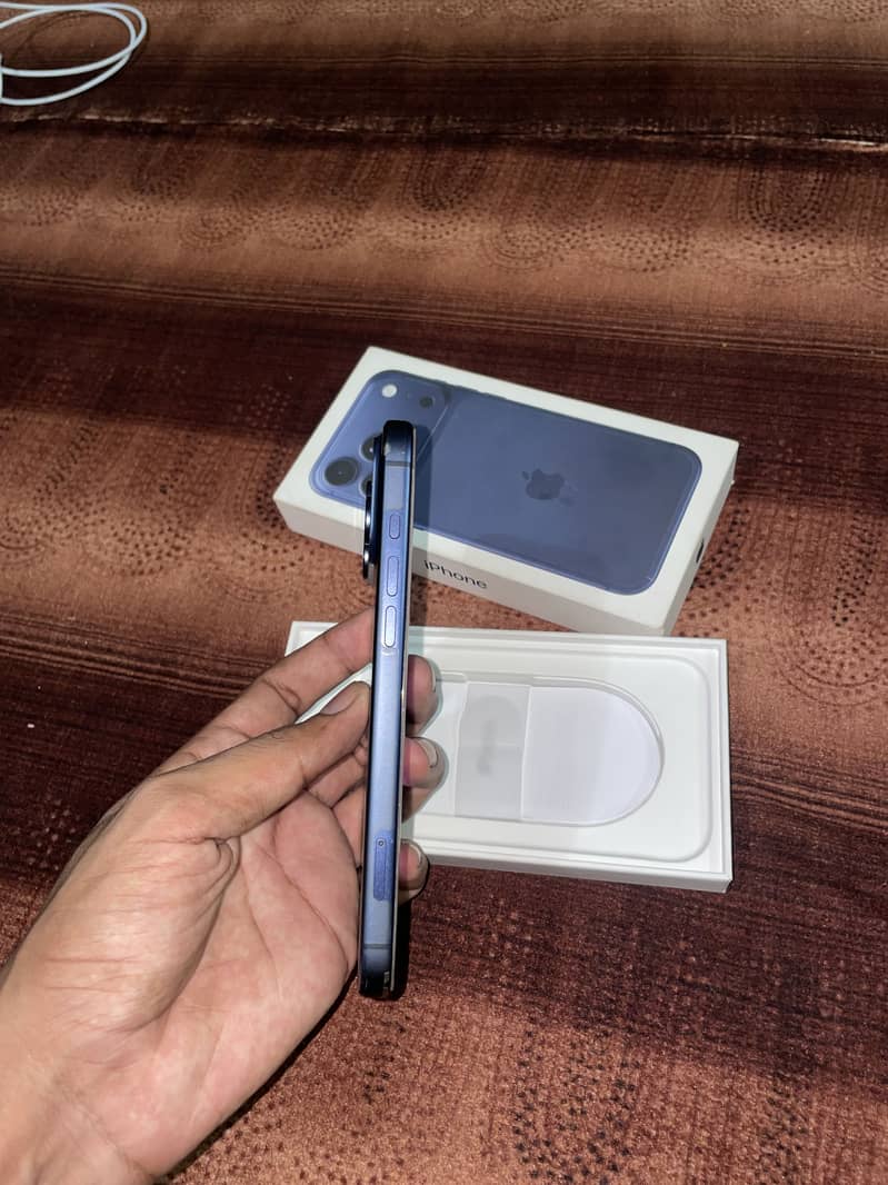 Apple iPhone 17 Pro Max 2