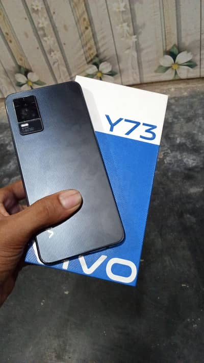 Vivo Y73 8 128 front finger