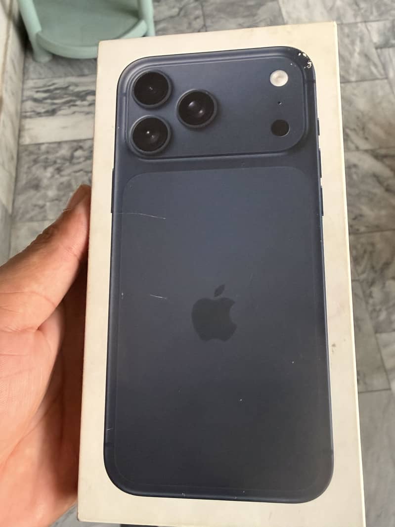 Apple iPhone 17 Pro Max 1