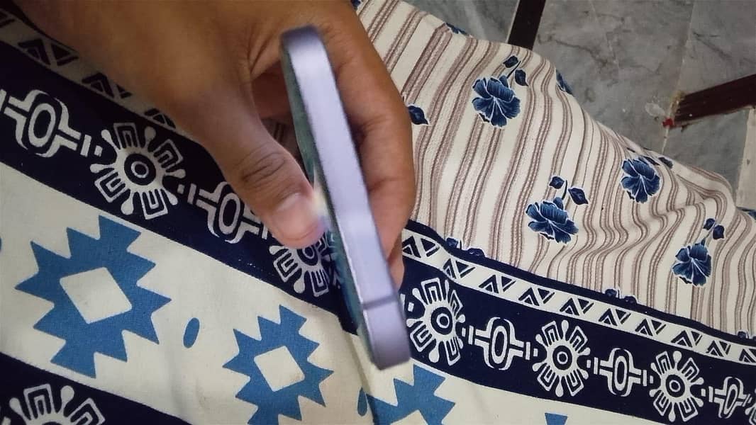 Apple iPhone 12 1