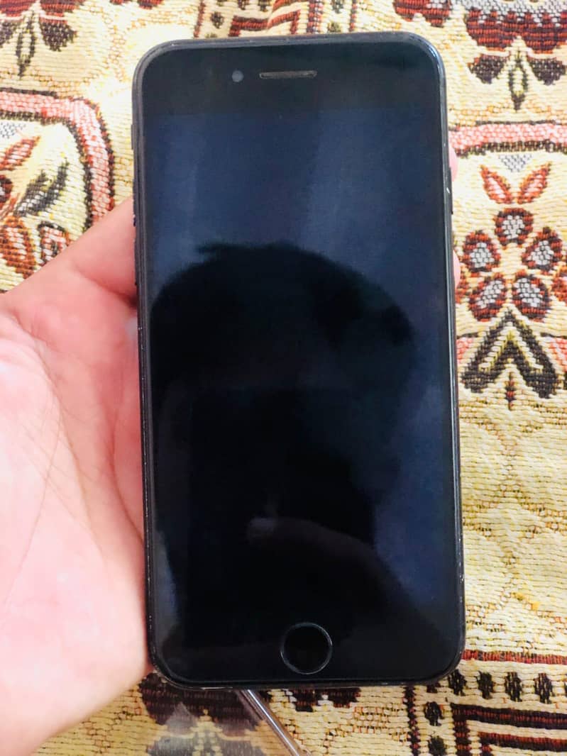 Apple iPhone 7 0