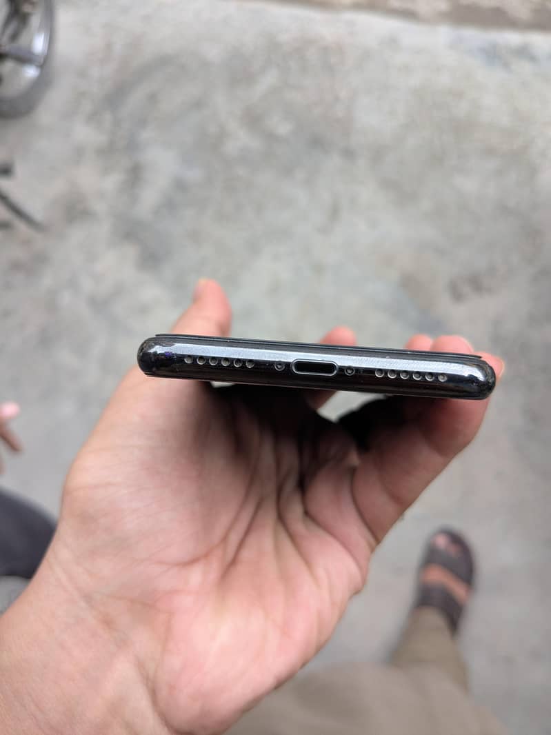 Apple iPhone X 3