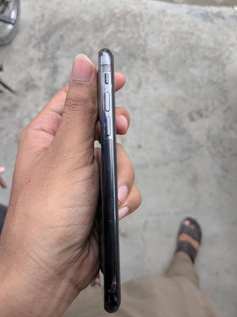 Apple iPhone X 4