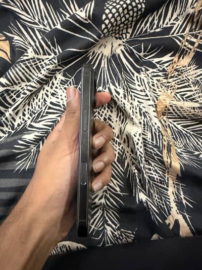 Apple iPhone 16 Pro