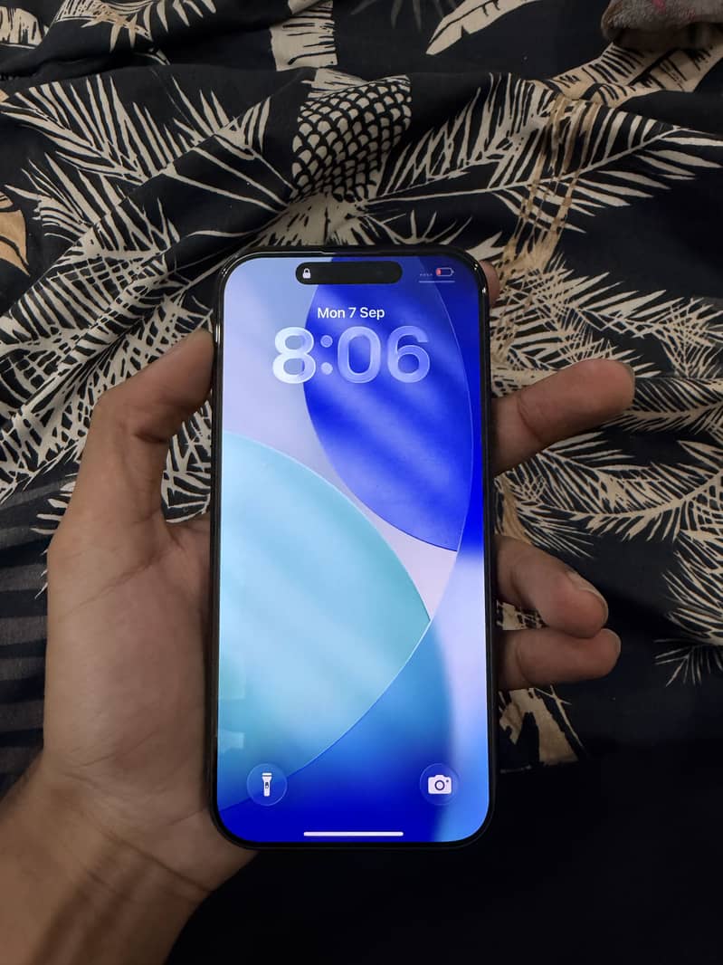 Apple iPhone 16 Pro 4