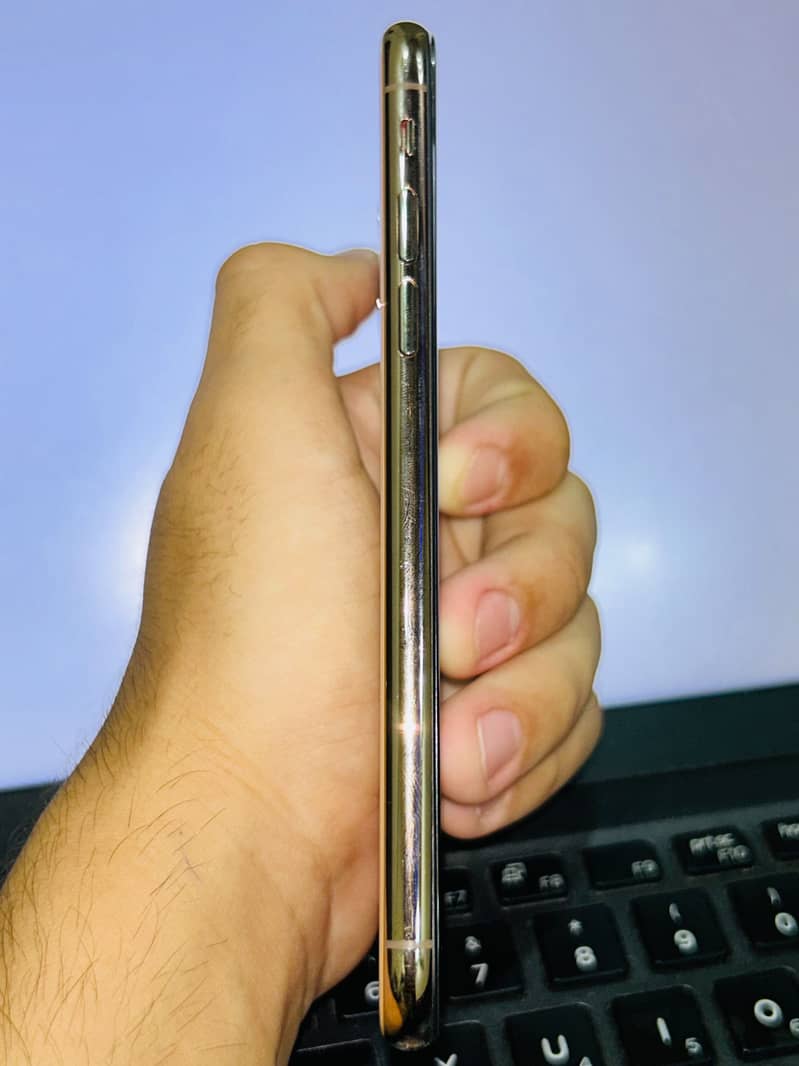 Apple iPhone XS 1