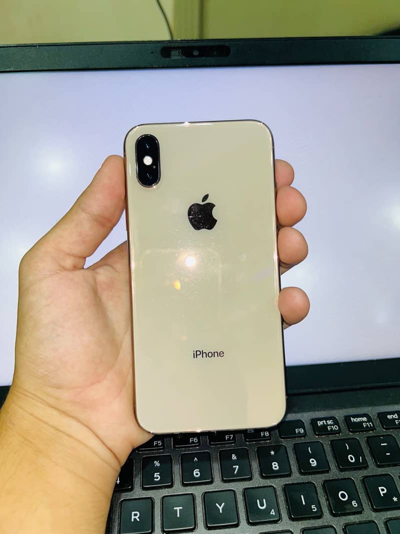 Apple iPhone XS 4