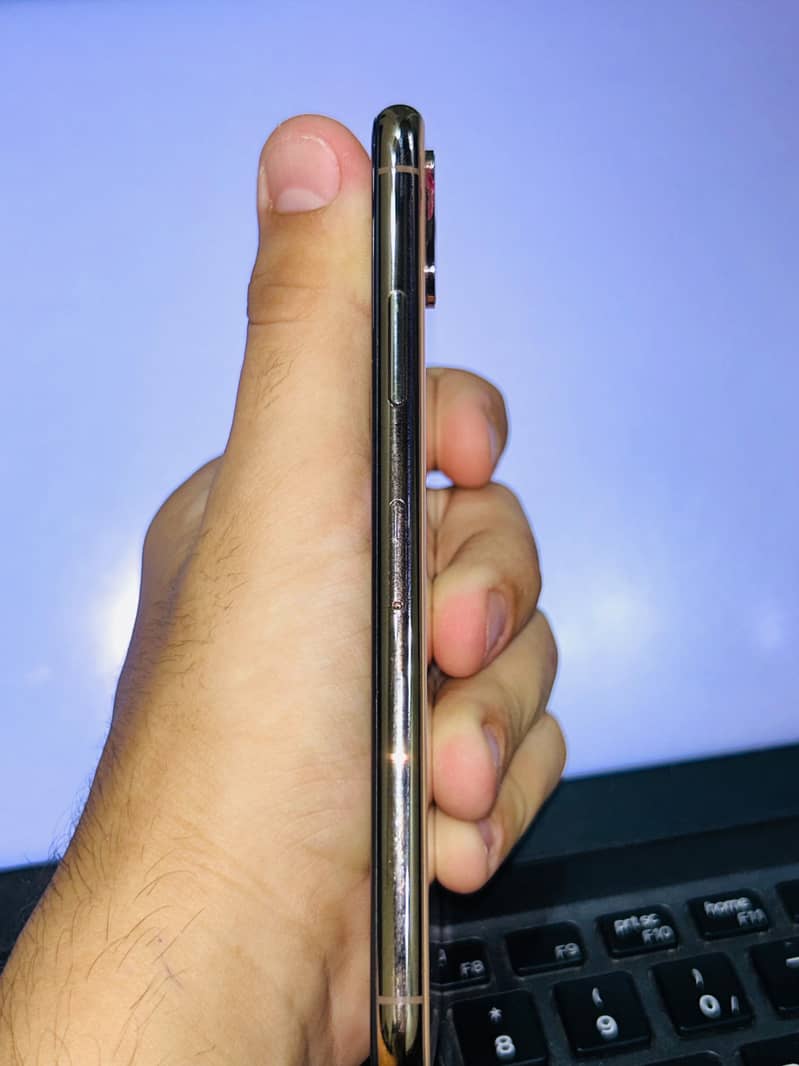 Apple iPhone XS 5