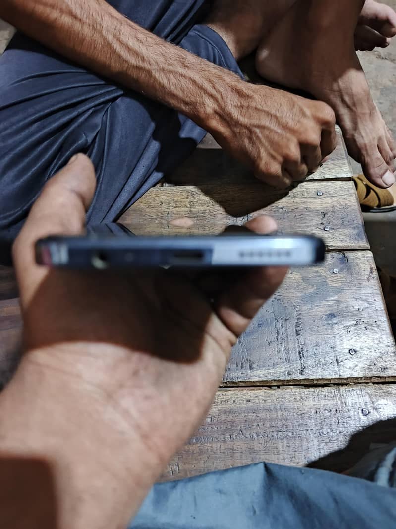 Tecno  30  1