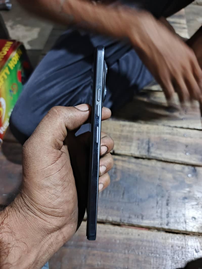 Tecno  30  4