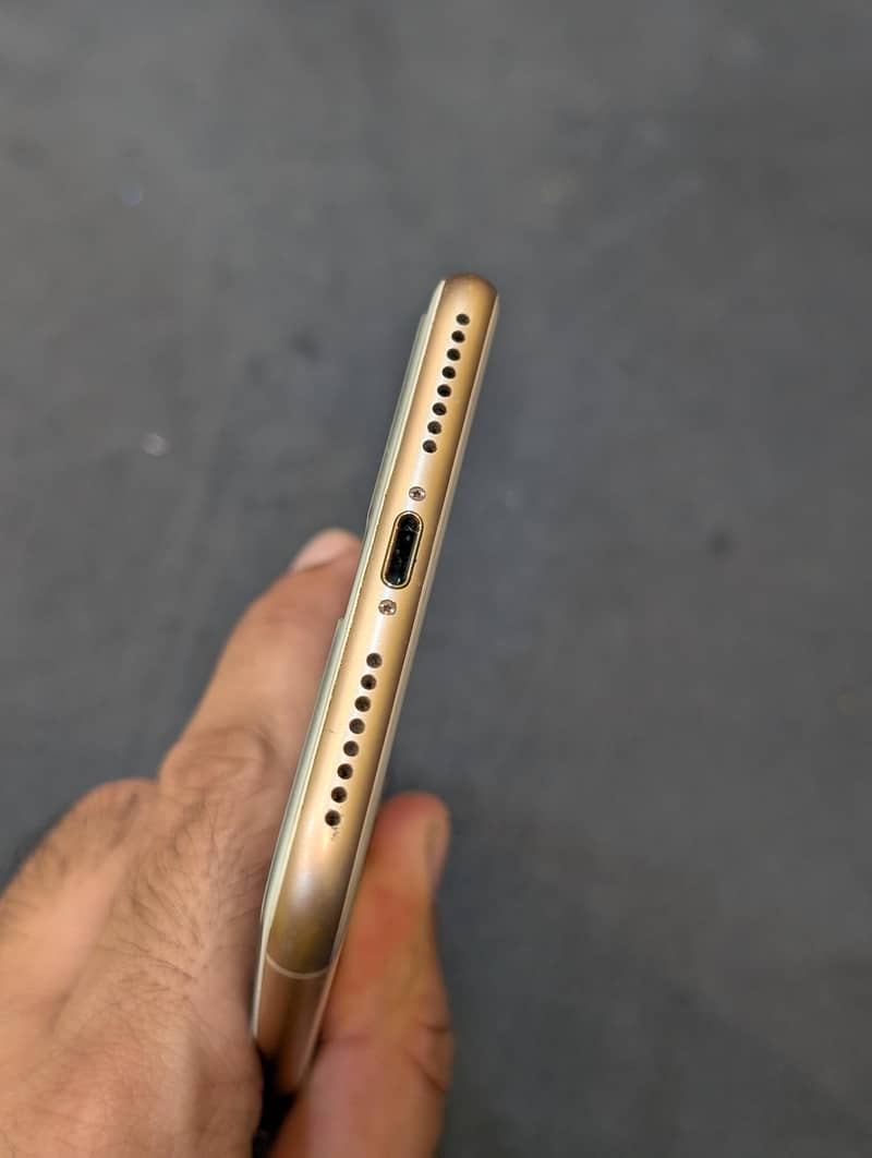 Apple iPhone 8 Plus 4
