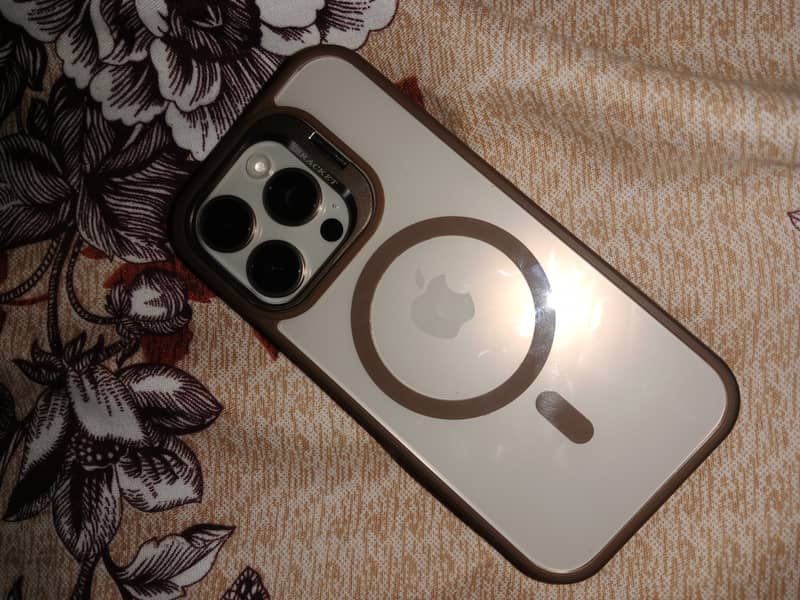 Apple iPhone 16 Pro 1