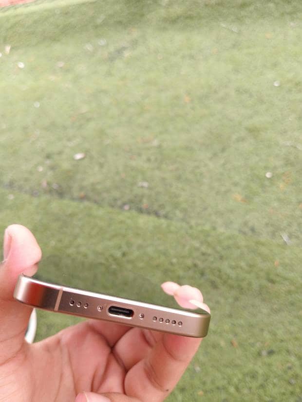 Apple iPhone 16 Pro 2