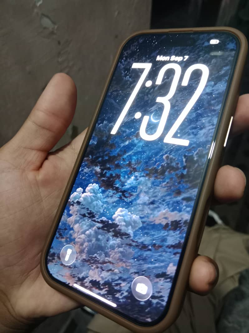 Apple iPhone 16 Pro 3