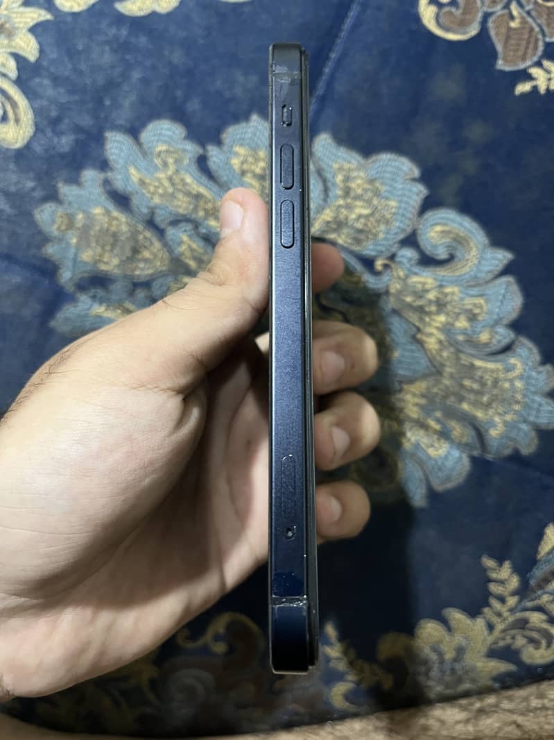 Apple iPhone 12 1