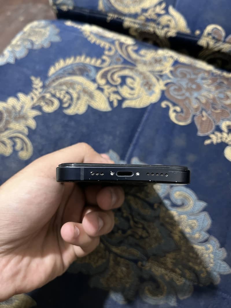 Apple iPhone 12 3