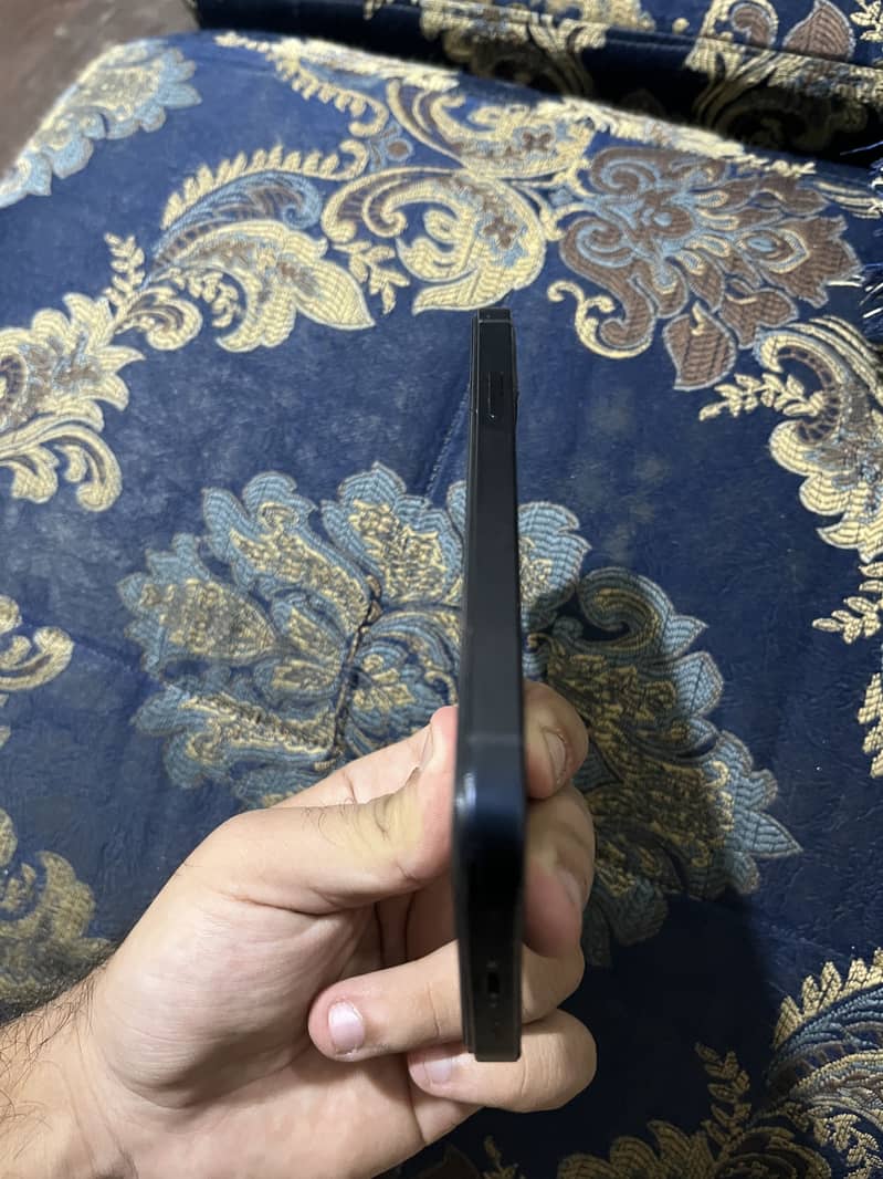 Apple iPhone 12 4