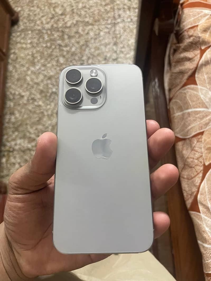 Apple iPhone 15 Pro Max 0