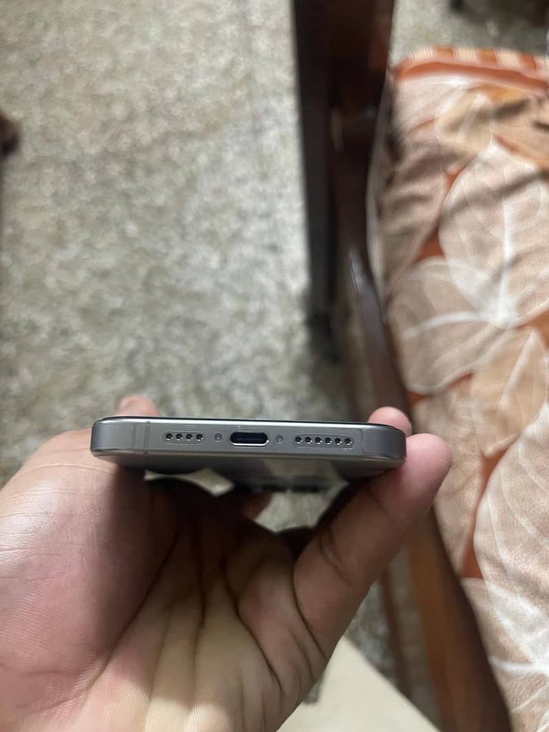 Apple iPhone 15 Pro Max 3
