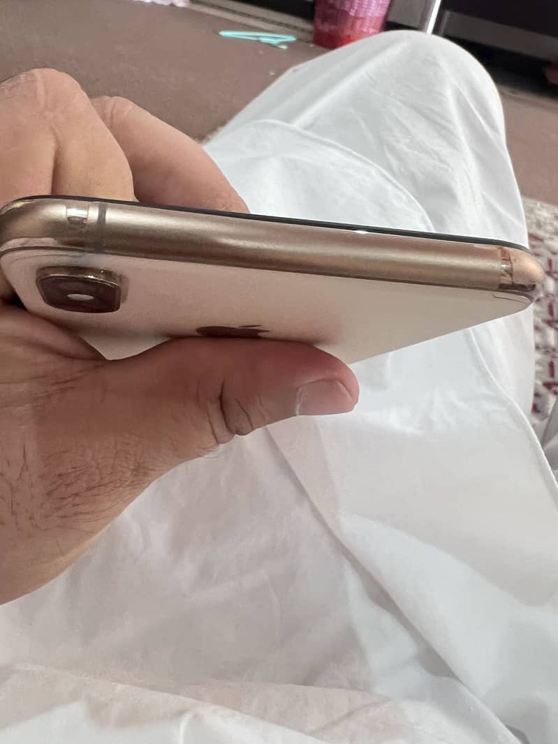 Apple iPhone XS Max 3