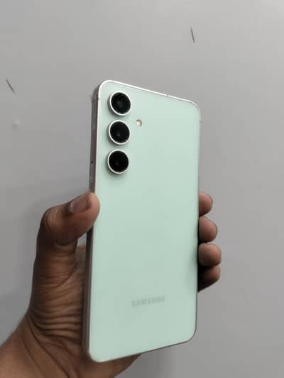 Samsung Mobile S24 fE