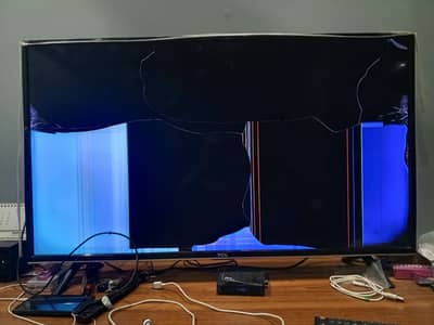 TCL 40 Inch LED TV L40S62 – Panel Broken – For Parts/Repair