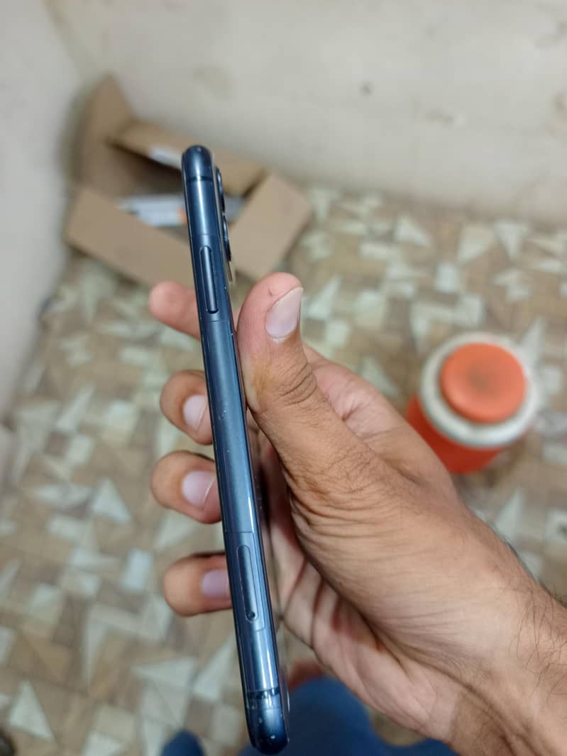 Apple iPhone 11 3