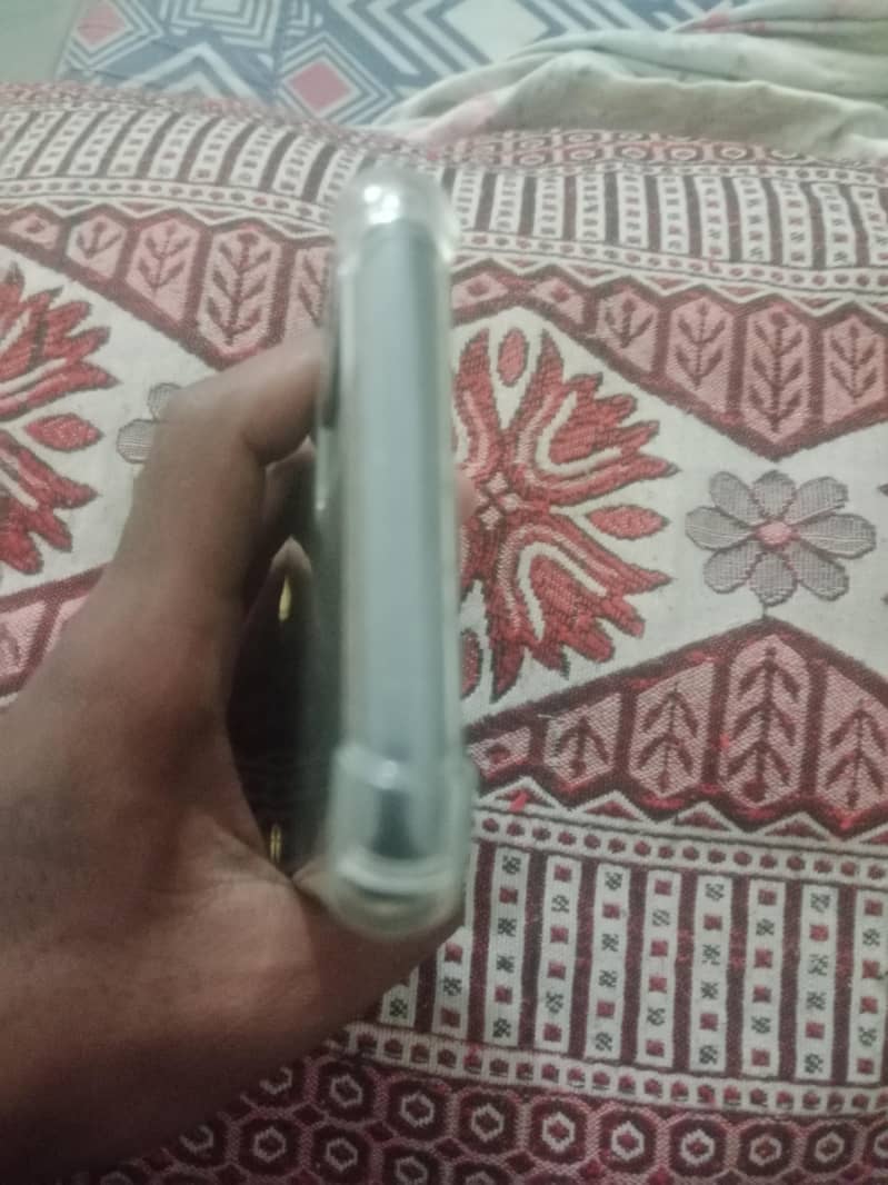 Apple iPhone 11 4