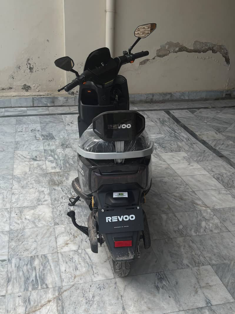 Revoo A12 1