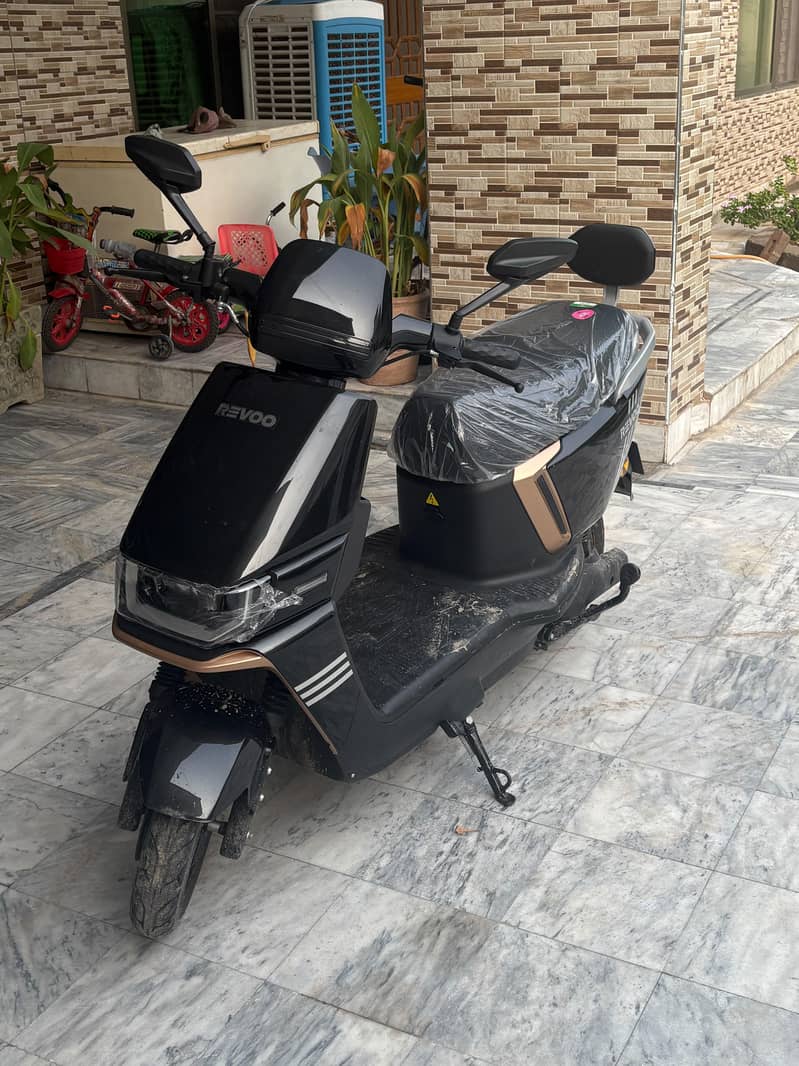 Revoo A12 2