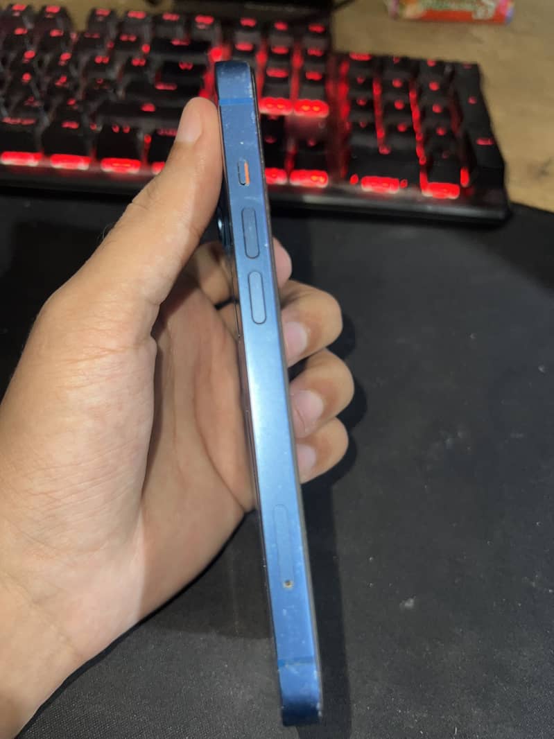 Apple iPhone 13 2